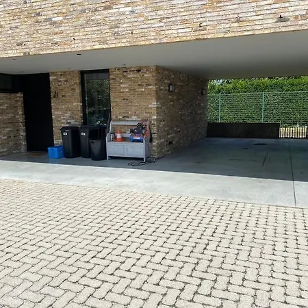 Modern Spatious House Near Bruges